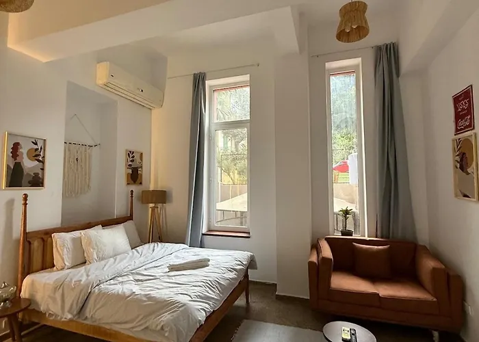 Bohemian Apartment 1011